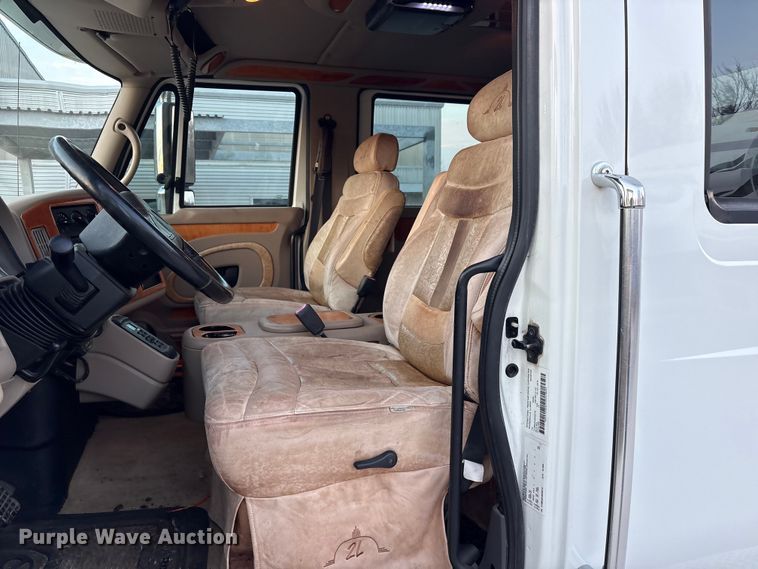 image for item EV2741 2009 International DuraStar 4400 SBA LP Crew Cab flatbed truck