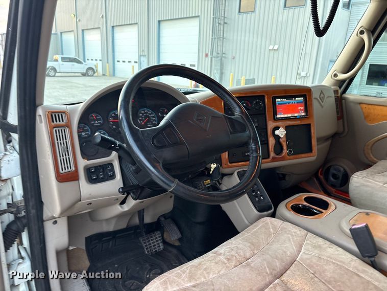 image for item EV2741 2009 International DuraStar 4400 SBA LP Crew Cab flatbed truck