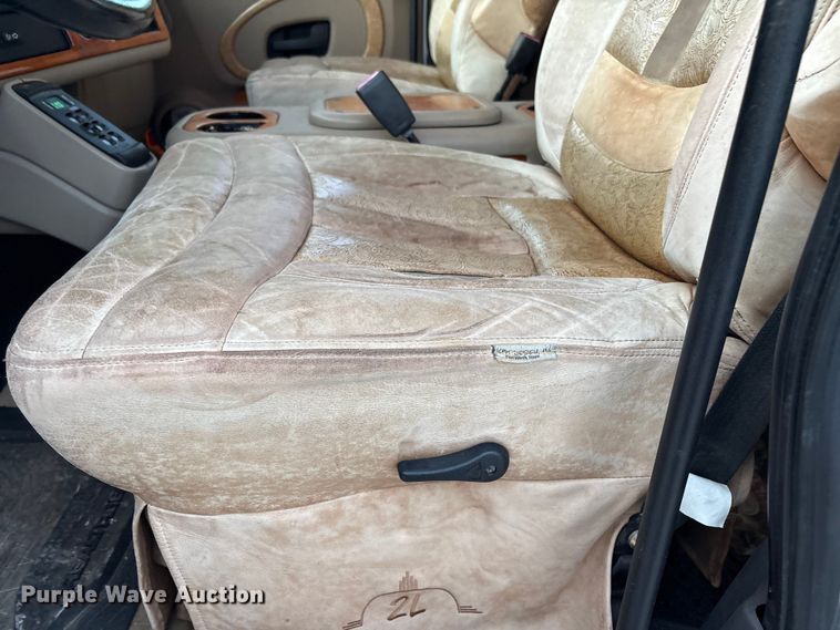 image for item EV2741 2009 International DuraStar 4400 SBA LP Crew Cab flatbed truck