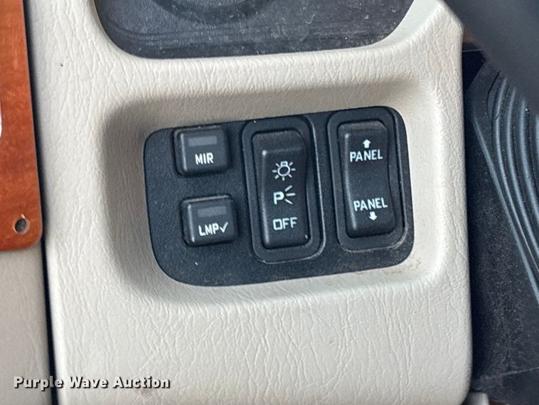 image for item EV2741 2009 International DuraStar 4400 SBA LP Crew Cab flatbed truck