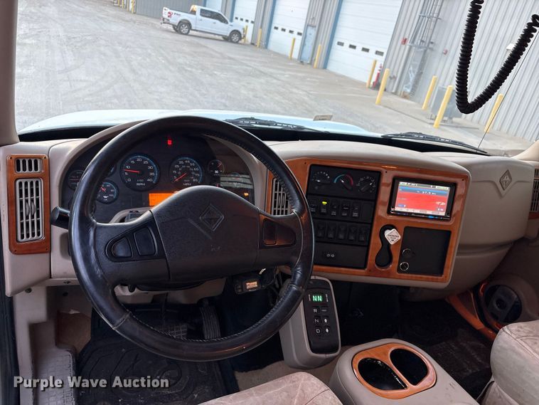 image for item EV2741 2009 International DuraStar 4400 SBA LP Crew Cab flatbed truck