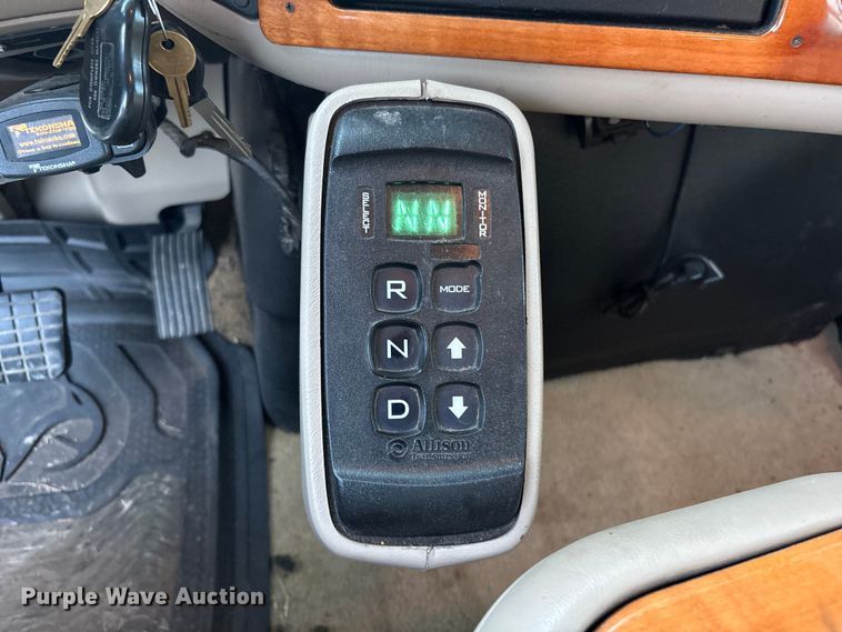 image for item EV2741 2009 International DuraStar 4400 SBA LP Crew Cab flatbed truck