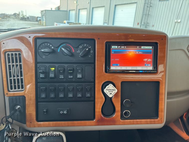 image for item EV2741 2009 International DuraStar 4400 SBA LP Crew Cab flatbed truck