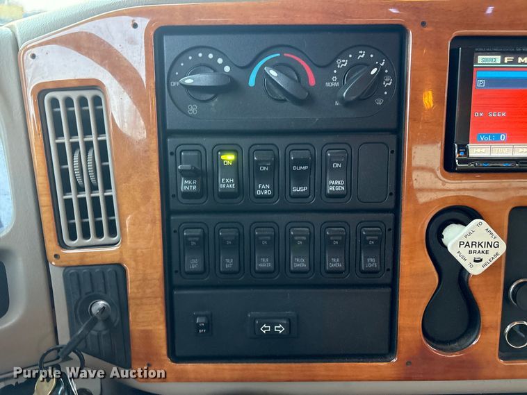 image for item EV2741 2009 International DuraStar 4400 SBA LP Crew Cab flatbed truck