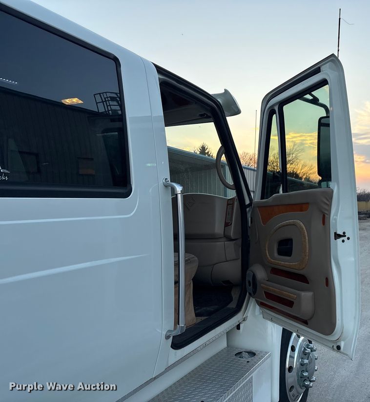 image for item EV2741 2009 International DuraStar 4400 SBA LP Crew Cab flatbed truck