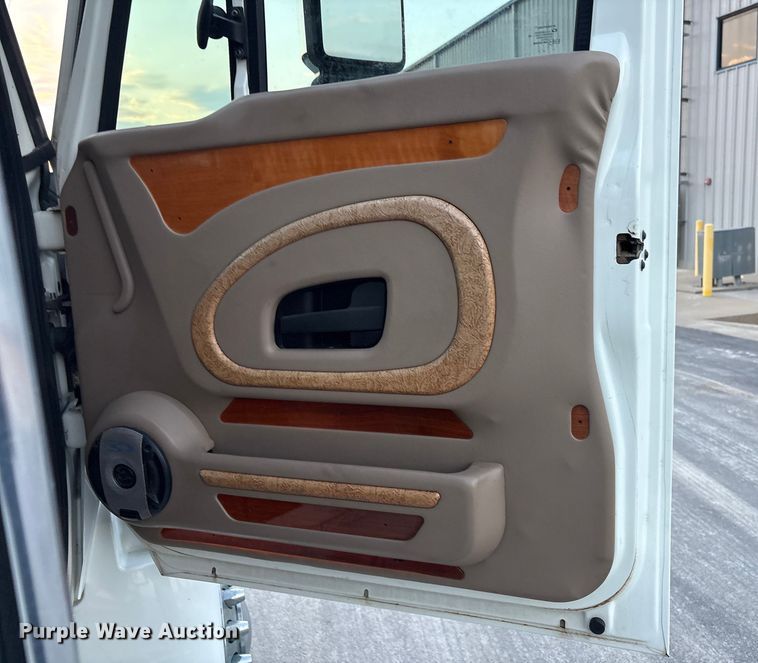 image for item EV2741 2009 International DuraStar 4400 SBA LP Crew Cab flatbed truck