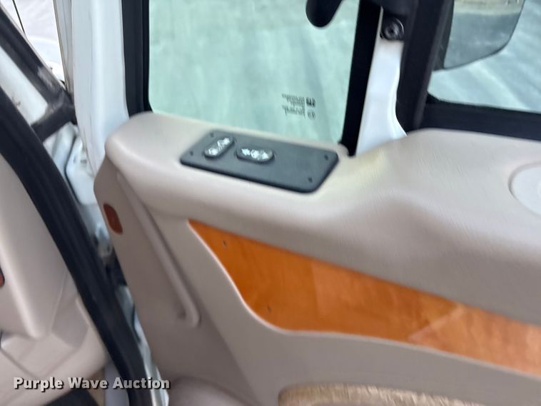 image for item EV2741 2009 International DuraStar 4400 SBA LP Crew Cab flatbed truck