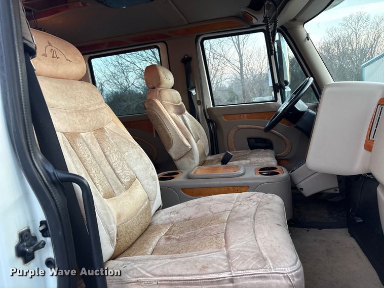 image for item EV2741 2009 International DuraStar 4400 SBA LP Crew Cab flatbed truck