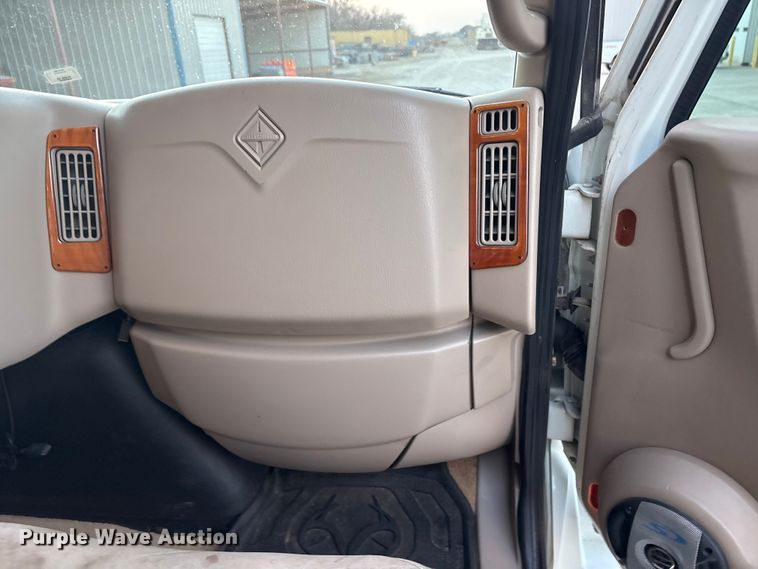 image for item EV2741 2009 International DuraStar 4400 SBA LP Crew Cab flatbed truck