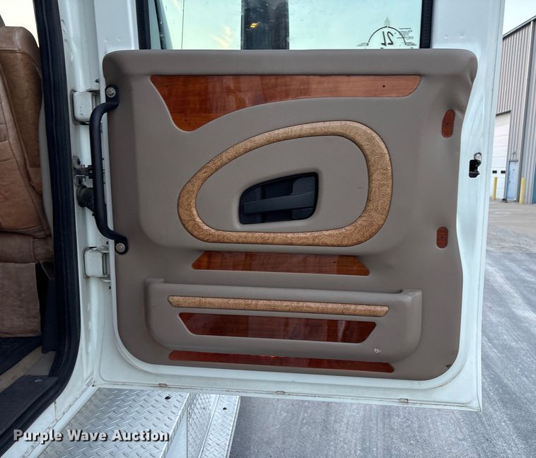 image for item EV2741 2009 International DuraStar 4400 SBA LP Crew Cab flatbed truck