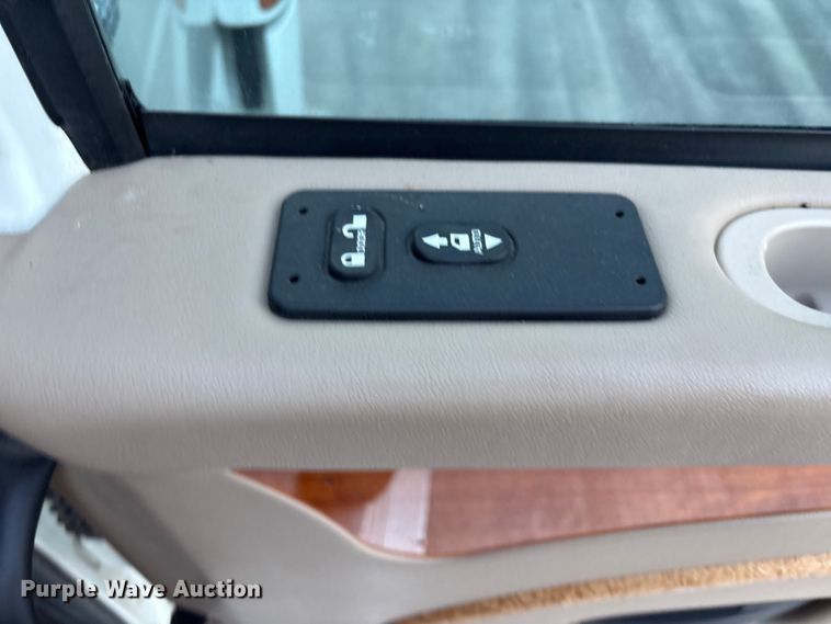 image for item EV2741 2009 International DuraStar 4400 SBA LP Crew Cab flatbed truck