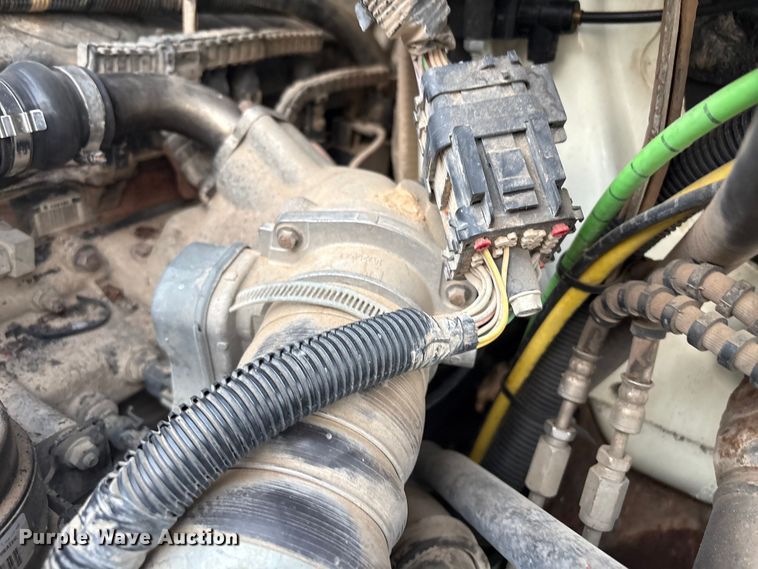 image for item EV2741 2009 International DuraStar 4400 SBA LP Crew Cab flatbed truck