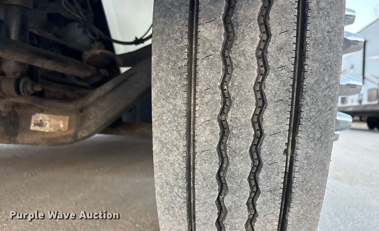 image for item EV2741 2009 International DuraStar 4400 SBA LP Crew Cab flatbed truck