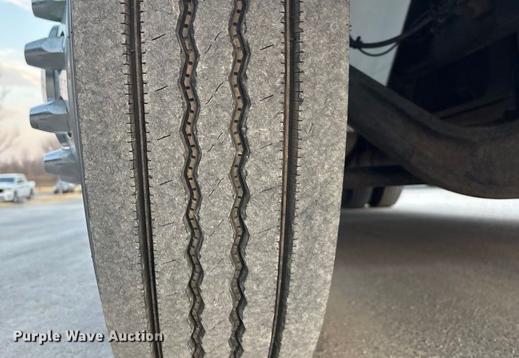 image for item EV2741 2009 International DuraStar 4400 SBA LP Crew Cab flatbed truck