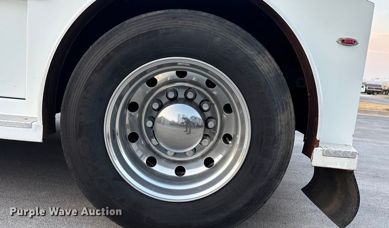 image for item EV2741 2009 International DuraStar 4400 SBA LP Crew Cab flatbed truck