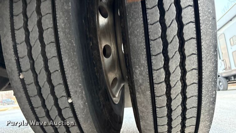 image for item EV2741 2009 International DuraStar 4400 SBA LP Crew Cab flatbed truck