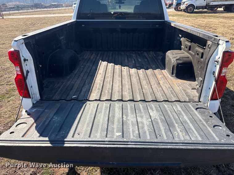 image for item EV2778 2020 Chevrolet Silverado 1500 Crew Cab pickup truck