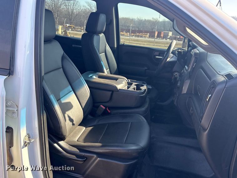 image for item EV2778 2020 Chevrolet Silverado 1500 Crew Cab pickup truck