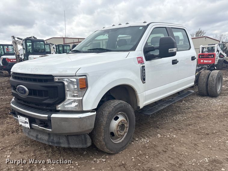 image for item EV2806 2020 Ford F350 Crew Cab pickup truck cab and chassis