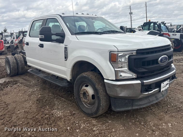 image for item EV2806 2020 Ford F350 Crew Cab pickup truck cab and chassis