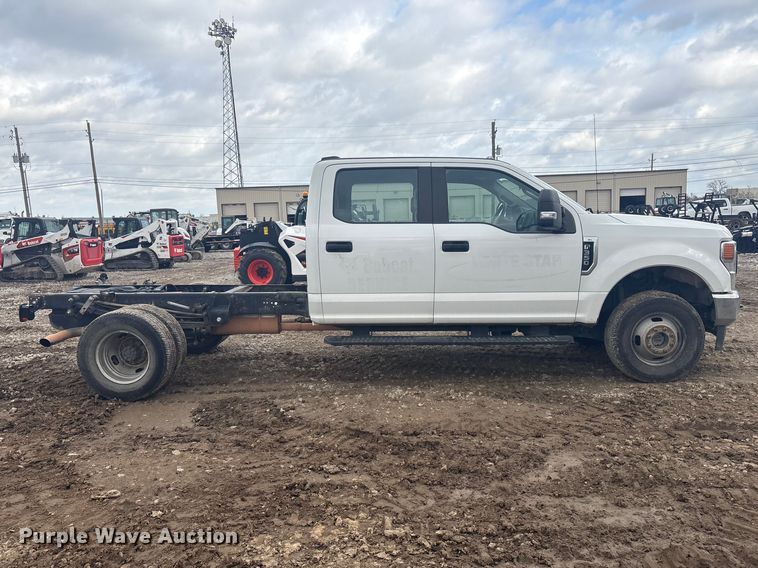 image for item EV2806 2020 Ford F350 Crew Cab pickup truck cab and chassis