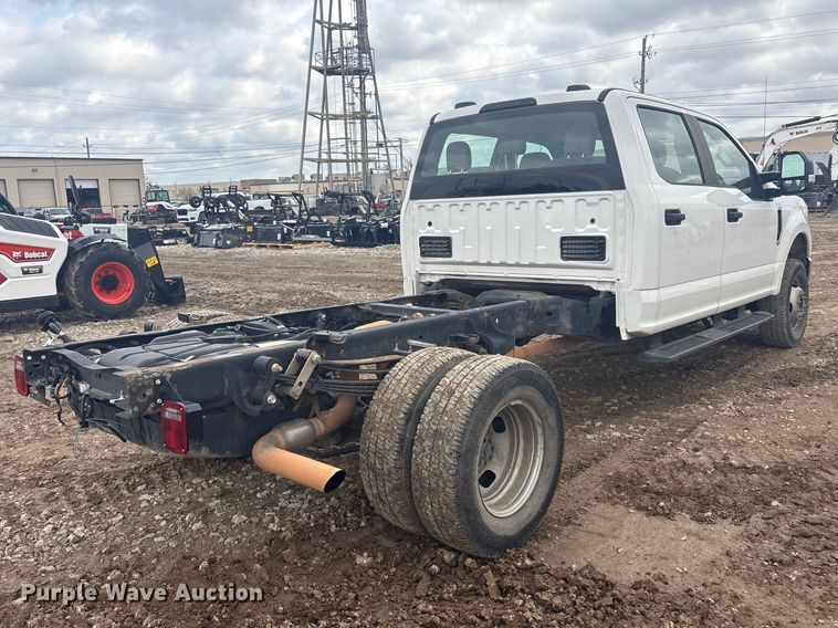 image for item EV2806 2020 Ford F350 Crew Cab pickup truck cab and chassis