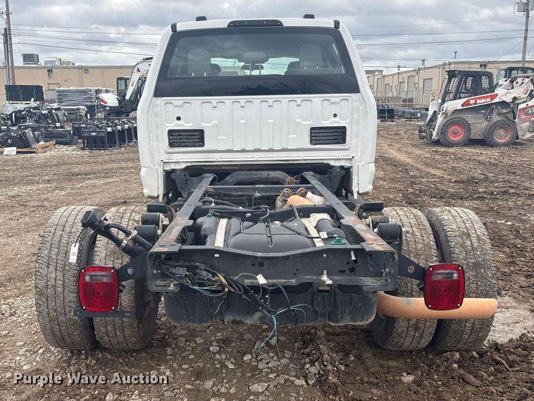 image for item EV2806 2020 Ford F350 Crew Cab pickup truck cab and chassis