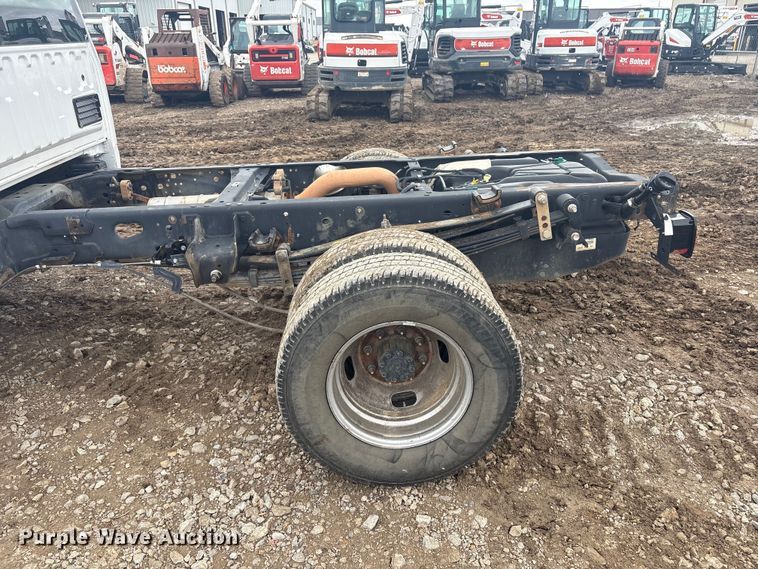 image for item EV2806 2020 Ford F350 Crew Cab pickup truck cab and chassis