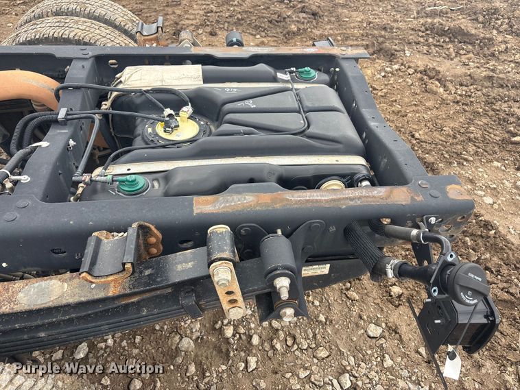 image for item EV2806 2020 Ford F350 Crew Cab pickup truck cab and chassis