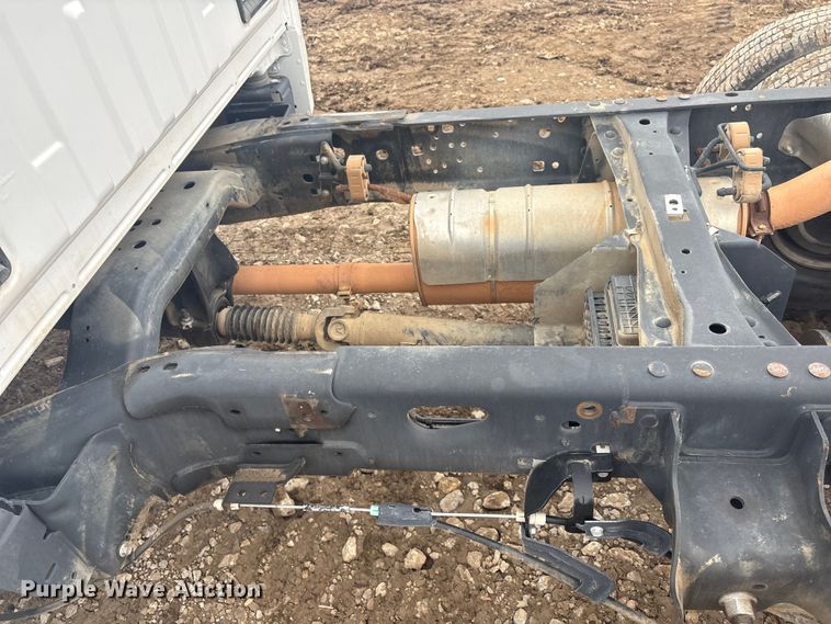 image for item EV2806 2020 Ford F350 Crew Cab pickup truck cab and chassis