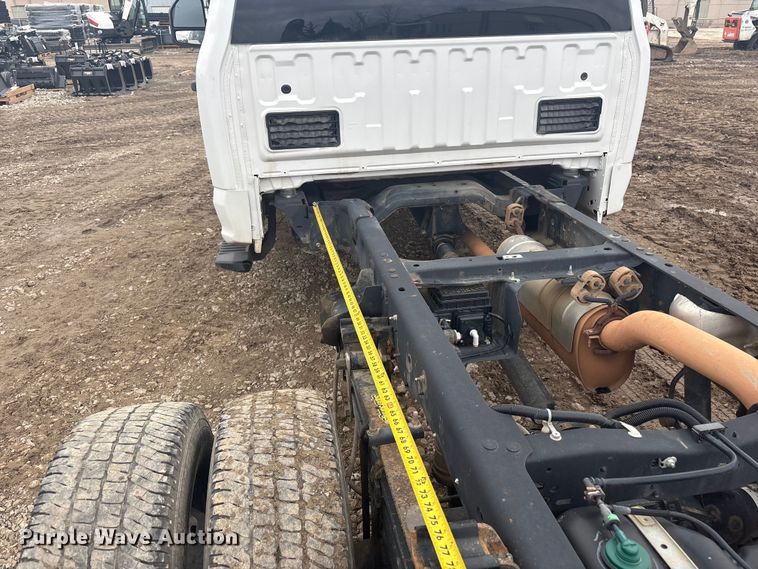 image for item EV2806 2020 Ford F350 Crew Cab pickup truck cab and chassis