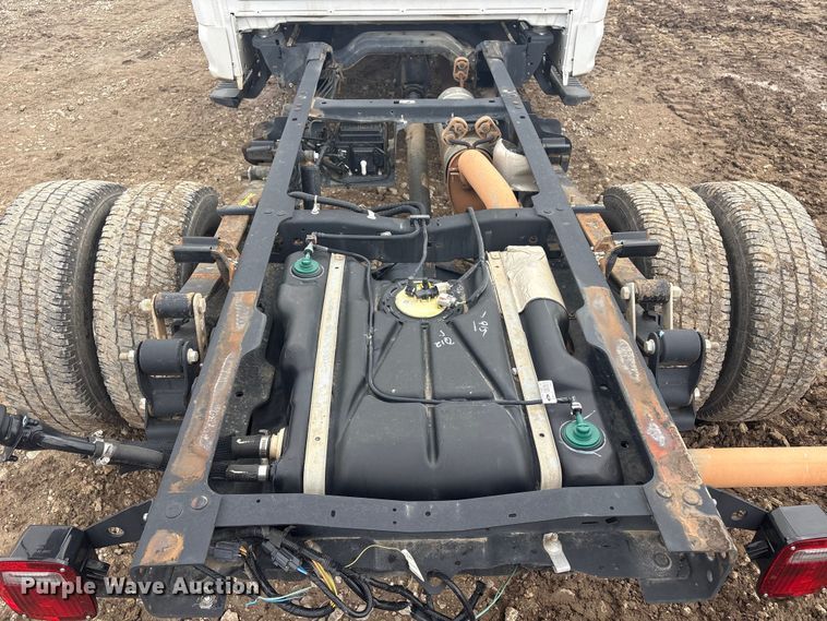 image for item EV2806 2020 Ford F350 Crew Cab pickup truck cab and chassis