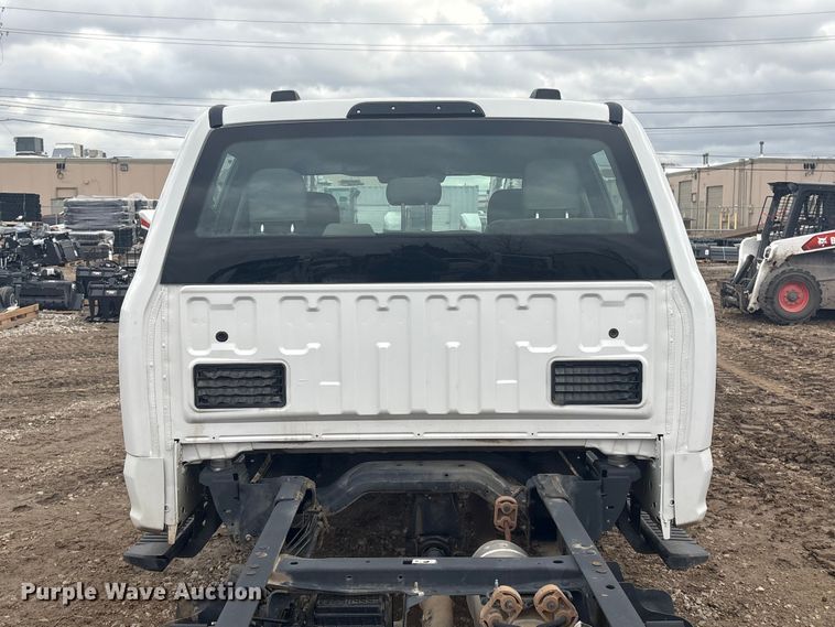 image for item EV2806 2020 Ford F350 Crew Cab pickup truck cab and chassis