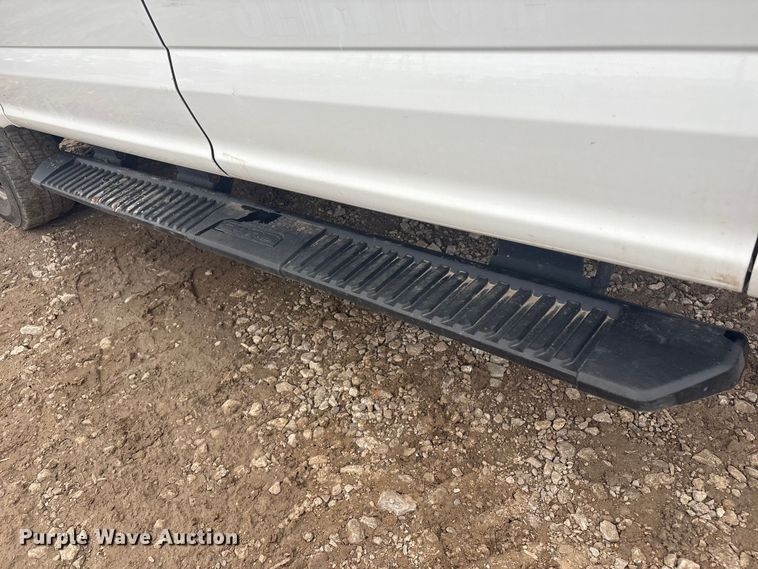 image for item EV2806 2020 Ford F350 Crew Cab pickup truck cab and chassis