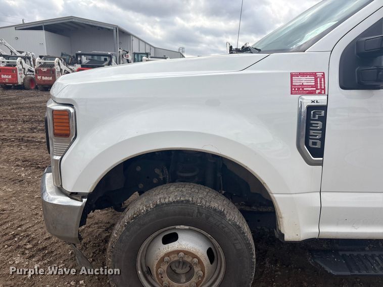 image for item EV2806 2020 Ford F350 Crew Cab pickup truck cab and chassis