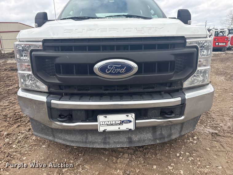 image for item EV2806 2020 Ford F350 Crew Cab pickup truck cab and chassis