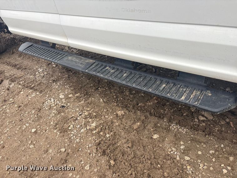 image for item EV2806 2020 Ford F350 Crew Cab pickup truck cab and chassis