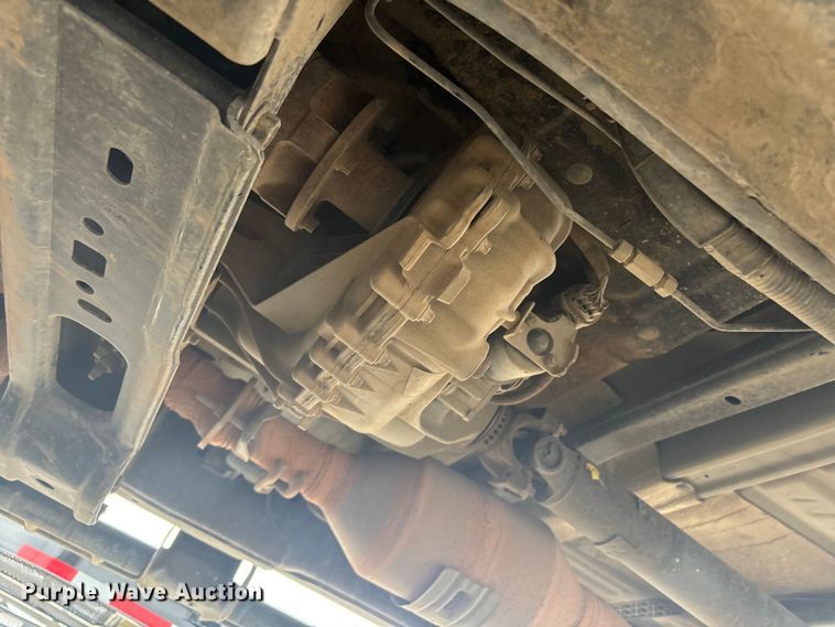 image for item EV2806 2020 Ford F350 Crew Cab pickup truck cab and chassis