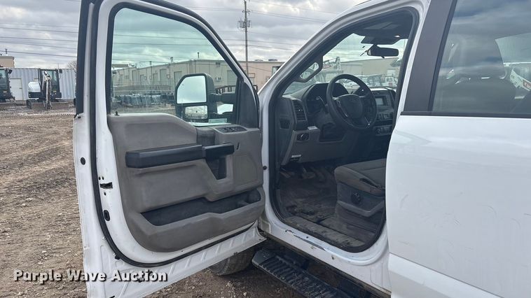 image for item EV2806 2020 Ford F350 Crew Cab pickup truck cab and chassis