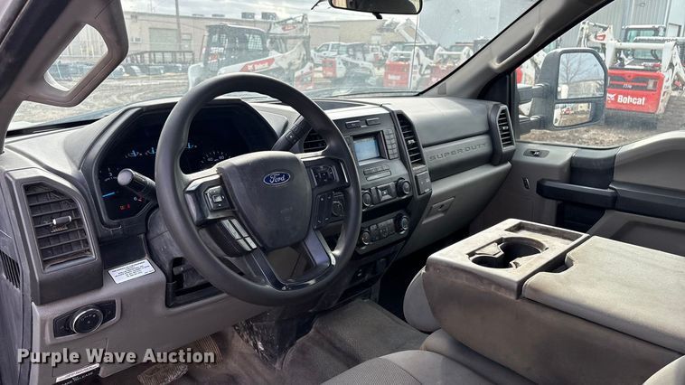 image for item EV2806 2020 Ford F350 Crew Cab pickup truck cab and chassis