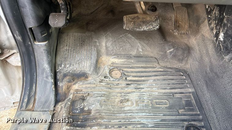 image for item EV2806 2020 Ford F350 Crew Cab pickup truck cab and chassis