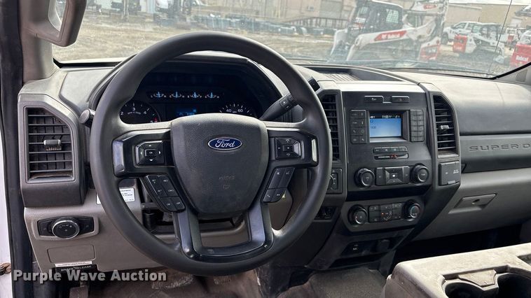 image for item EV2806 2020 Ford F350 Crew Cab pickup truck cab and chassis