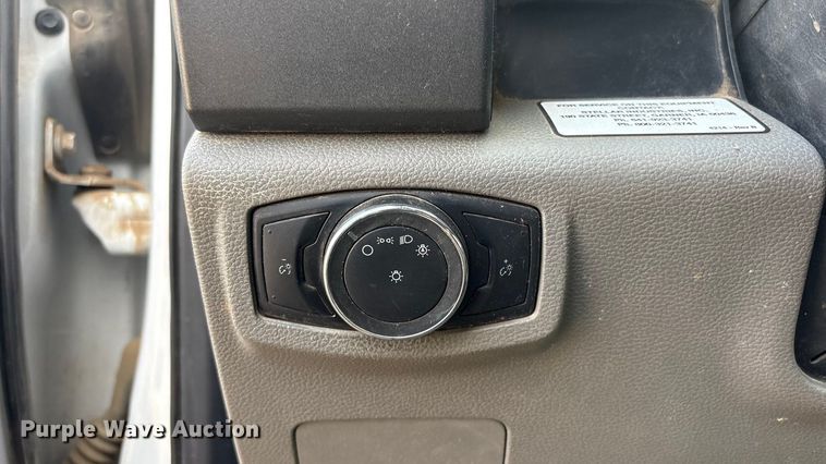 image for item EV2806 2020 Ford F350 Crew Cab pickup truck cab and chassis