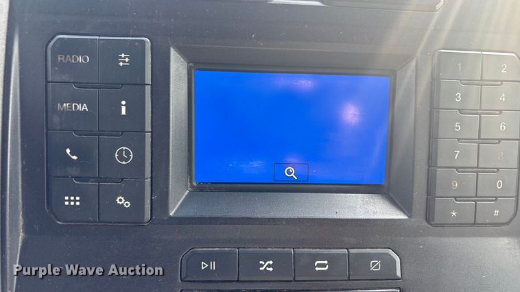 image for item EV2806 2020 Ford F350 Crew Cab pickup truck cab and chassis