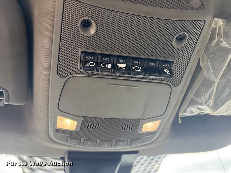 image for item EV2806 2020 Ford F350 Crew Cab pickup truck cab and chassis