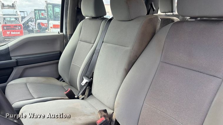 image for item EV2806 2020 Ford F350 Crew Cab pickup truck cab and chassis