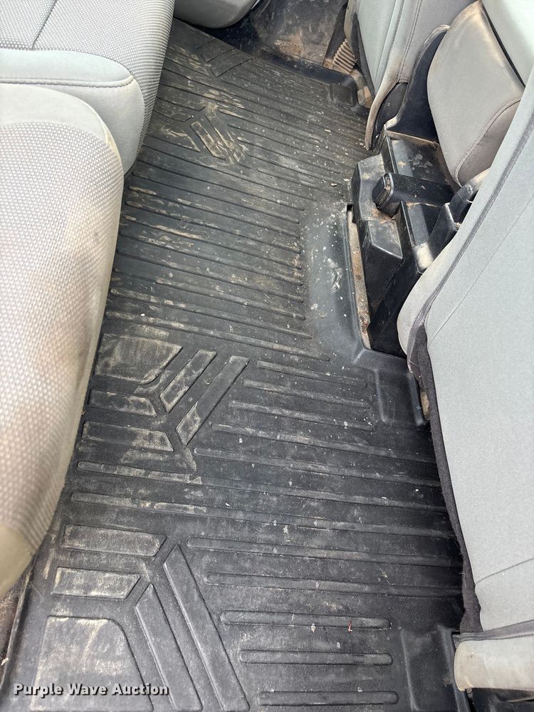 image for item EV2806 2020 Ford F350 Crew Cab pickup truck cab and chassis