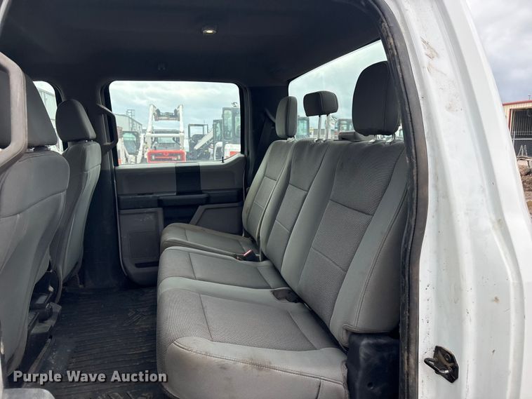 image for item EV2806 2020 Ford F350 Crew Cab pickup truck cab and chassis