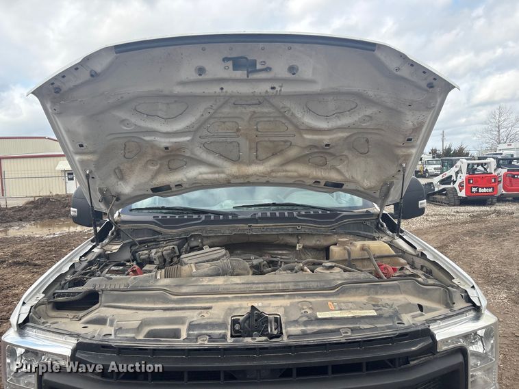 image for item EV2806 2020 Ford F350 Crew Cab pickup truck cab and chassis