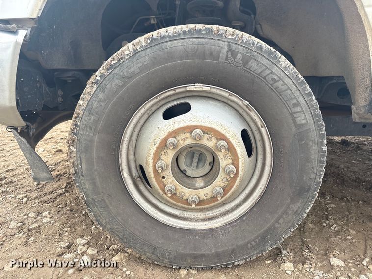 image for item EV2806 2020 Ford F350 Crew Cab pickup truck cab and chassis